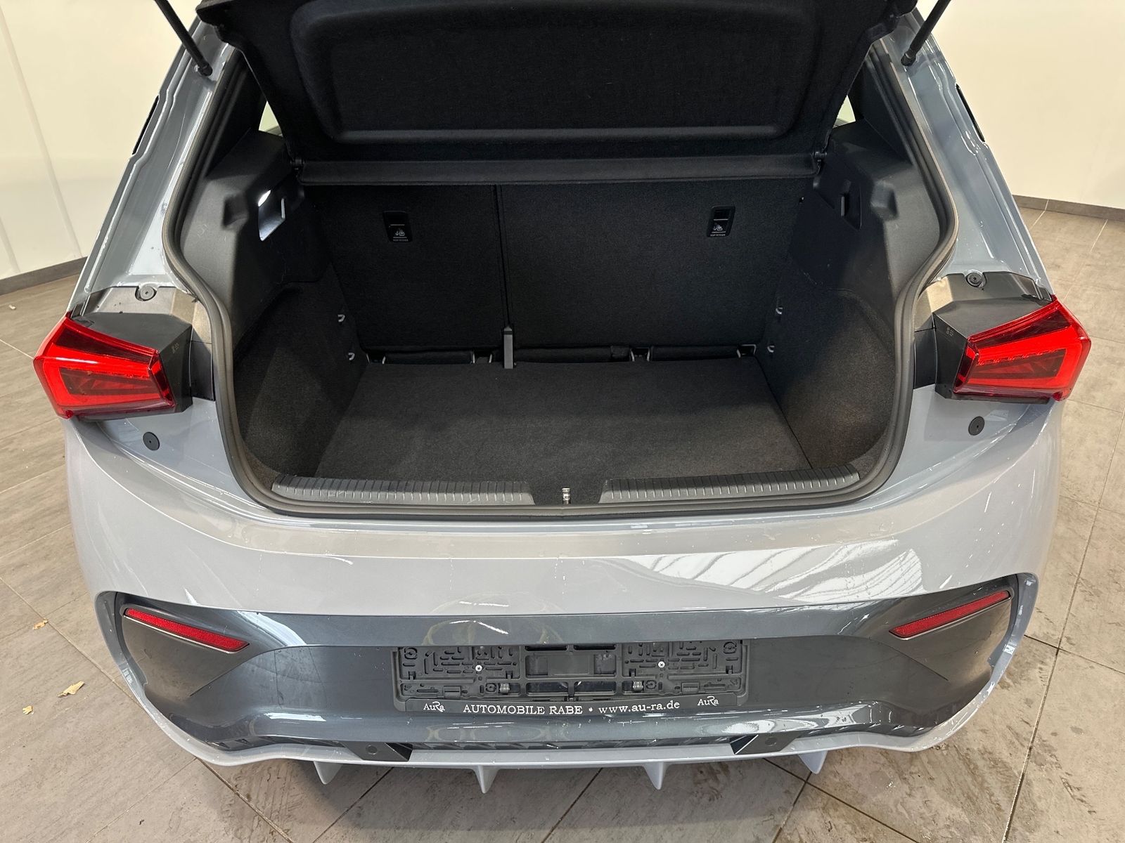Fahrzeugabbildung CUPRA Born 150kW/58kWh NAV+LED+18ZOLL+KEYLESS+DAB+1HD