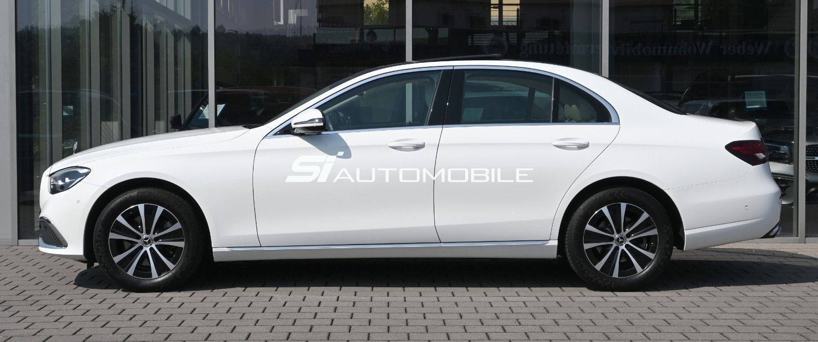 Fahrzeugabbildung Mercedes-Benz E 220 d 4MATIC Exclusive °AHK°PANO°STANDHEIZUNG°