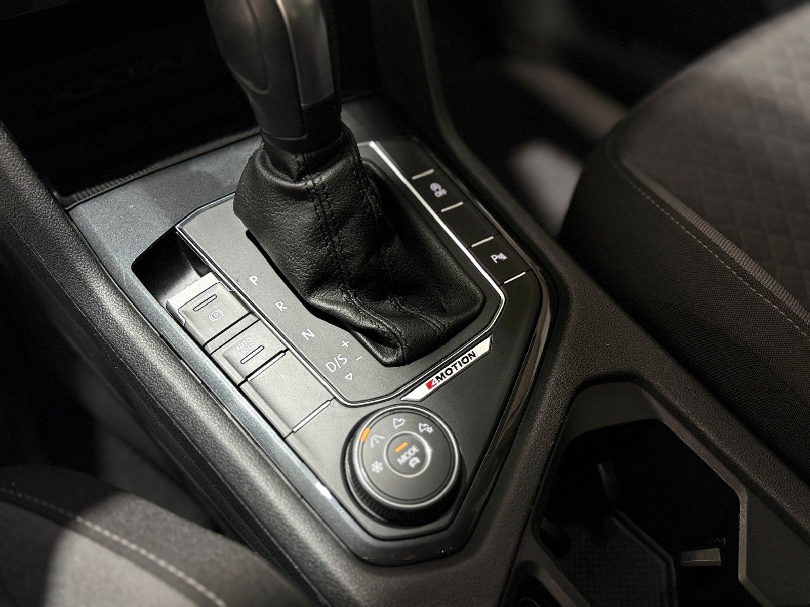 Fahrzeugabbildung Volkswagen Tiguan Comfortline DSG-4Motion-Full Link