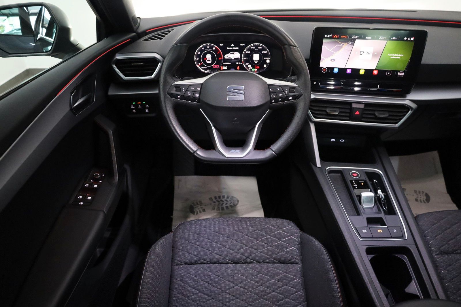 Fahrzeugabbildung SEAT Leon FR, Navi,LED,SH,Kamera,Panorama,ACC, SR+WR