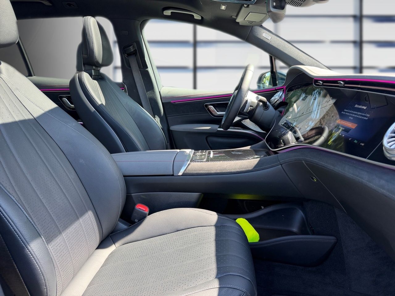 Fahrzeugabbildung Mercedes-Benz EQS 450 4M SUV AMG AHK Airmatic Pano 7-Sitzer