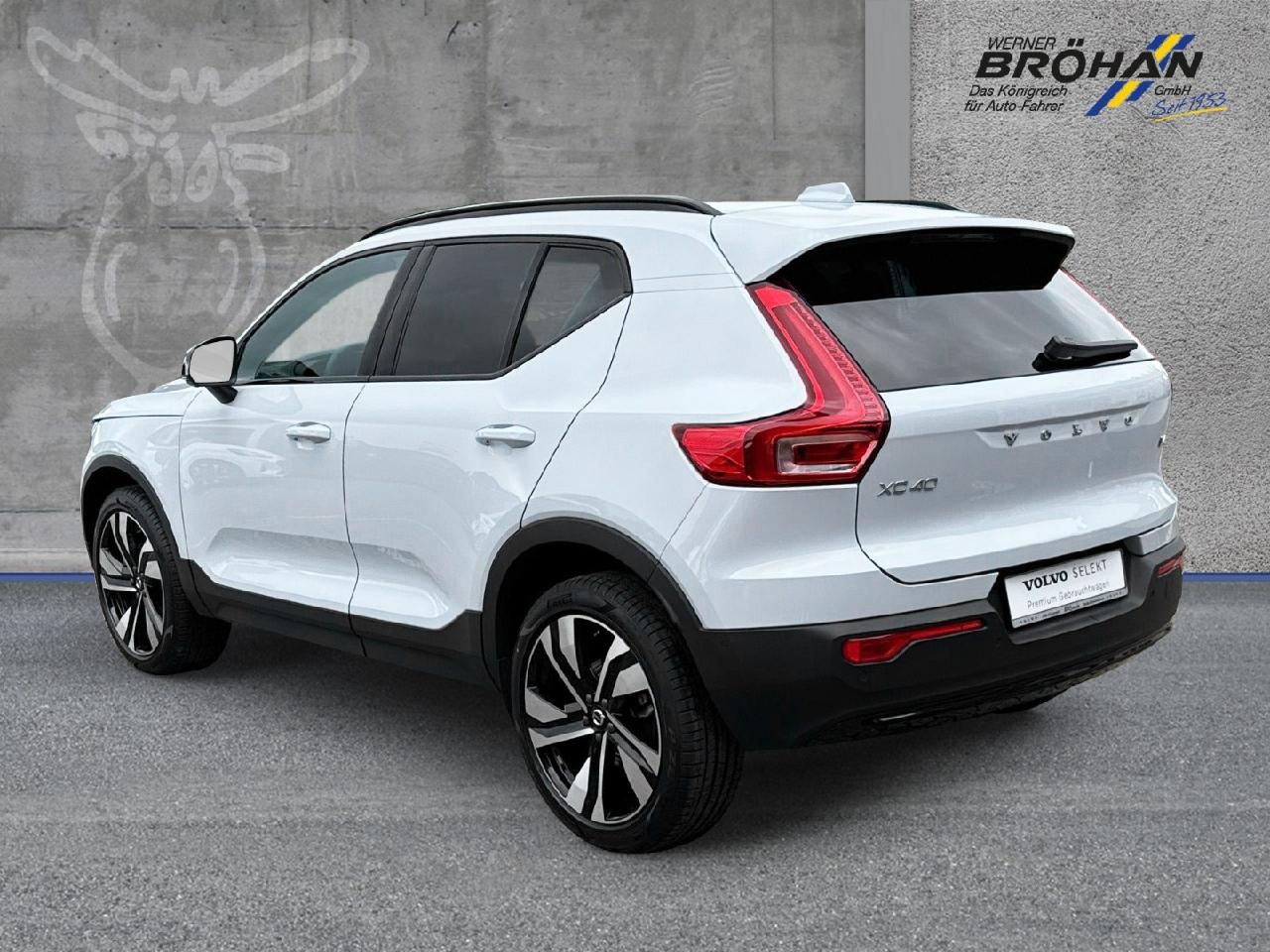Fahrzeugabbildung Volvo XC40 B4B Plus Dark