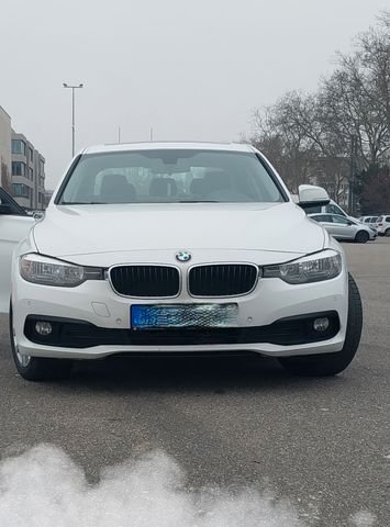 BMW 320i xDrive Sport Line | LED | Panorama | 