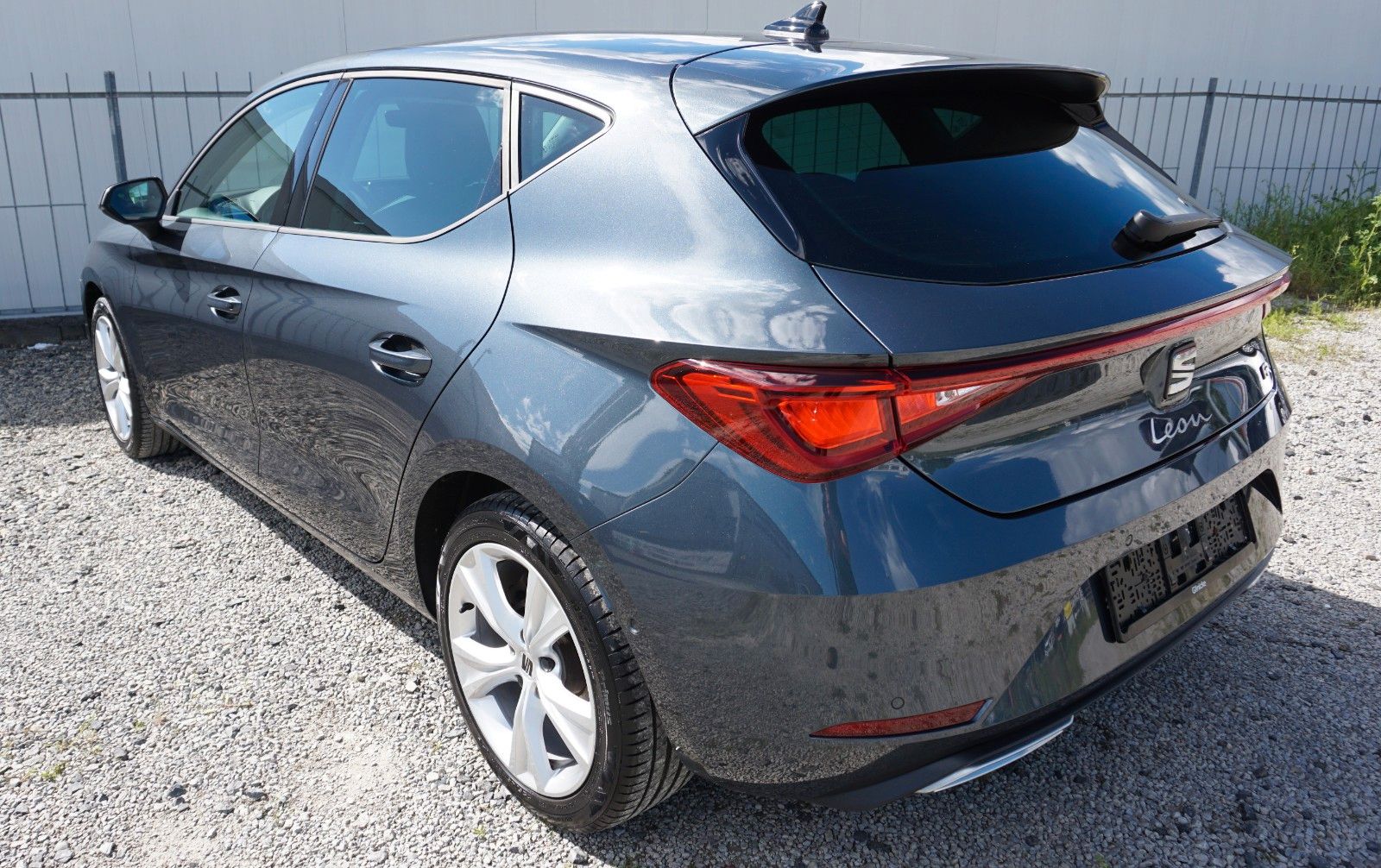 Fahrzeugabbildung SEAT Leon FR, SEAT Garantie, Navi, Sportfahrwerk, LED