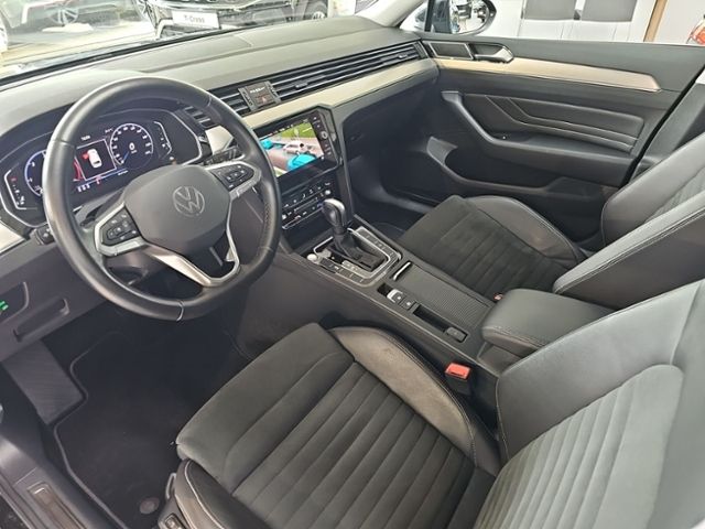 Fahrzeugabbildung Volkswagen Passat Variant 2.0 TDI DSG Elegance NAVI LED-MAT