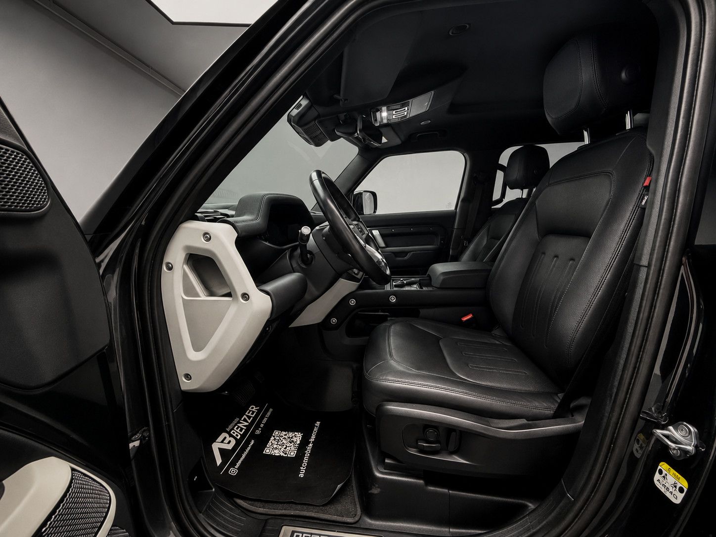 Fahrzeugabbildung Land Rover Defender 110 X-Dynamic SE/PANO/HUD/MERIDIAN