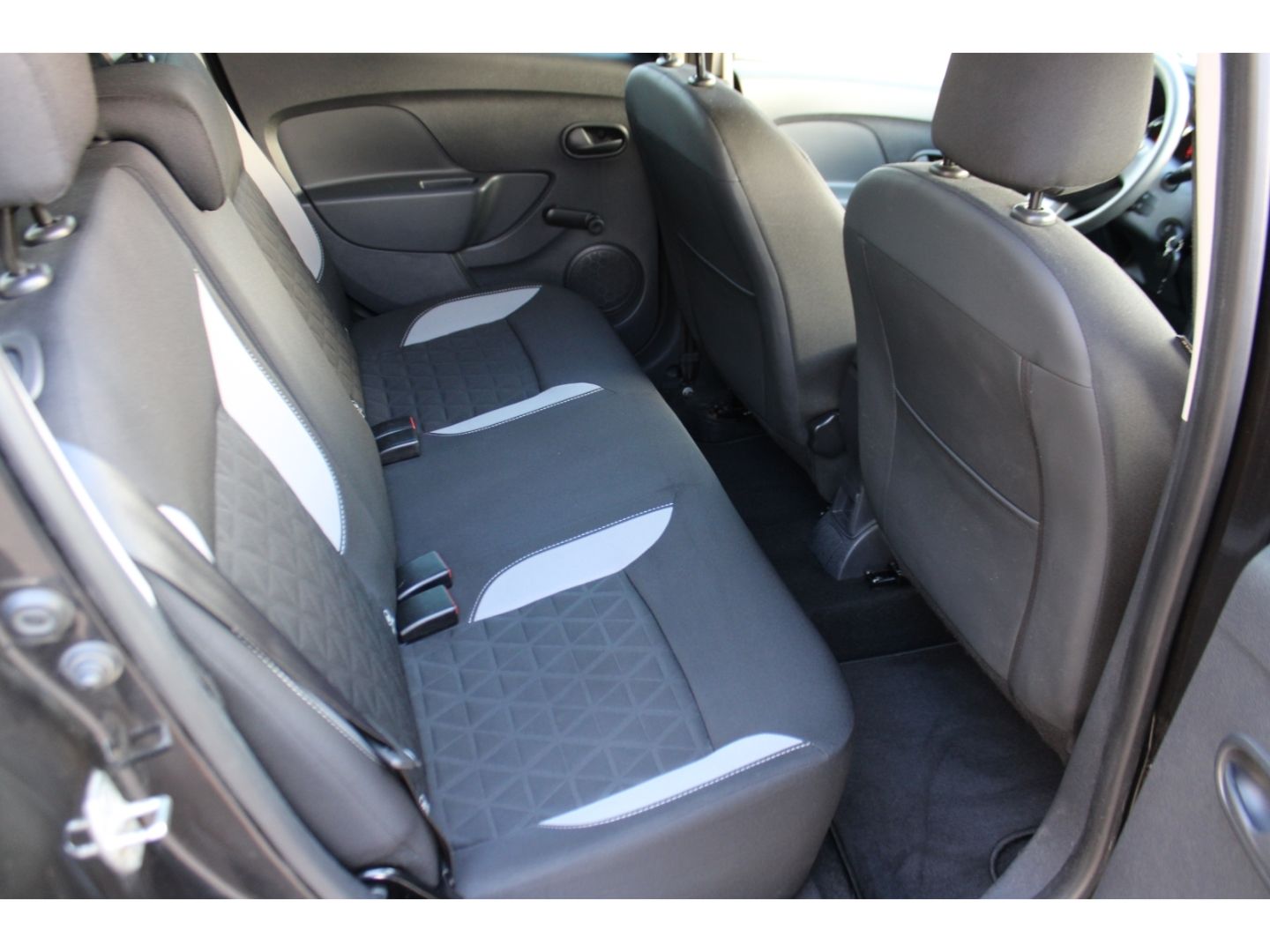 Fahrzeugabbildung Dacia Sandero II Stepway Ambiance GJR DAB Klima Radio/