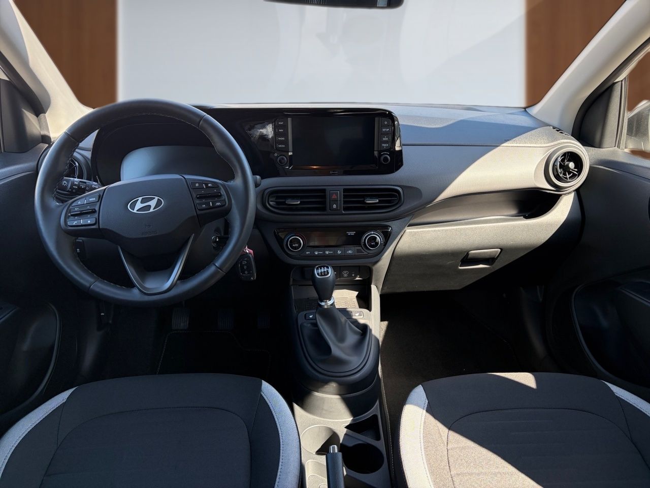 Fahrzeugabbildung Hyundai i10 1.0 Trend Fernlichtass. Kam. KlimaA Navi PDC