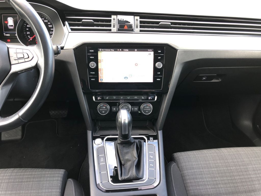 Fahrzeugabbildung Volkswagen Passat Variant 1.6 TDI SCR DSG Business Standhei