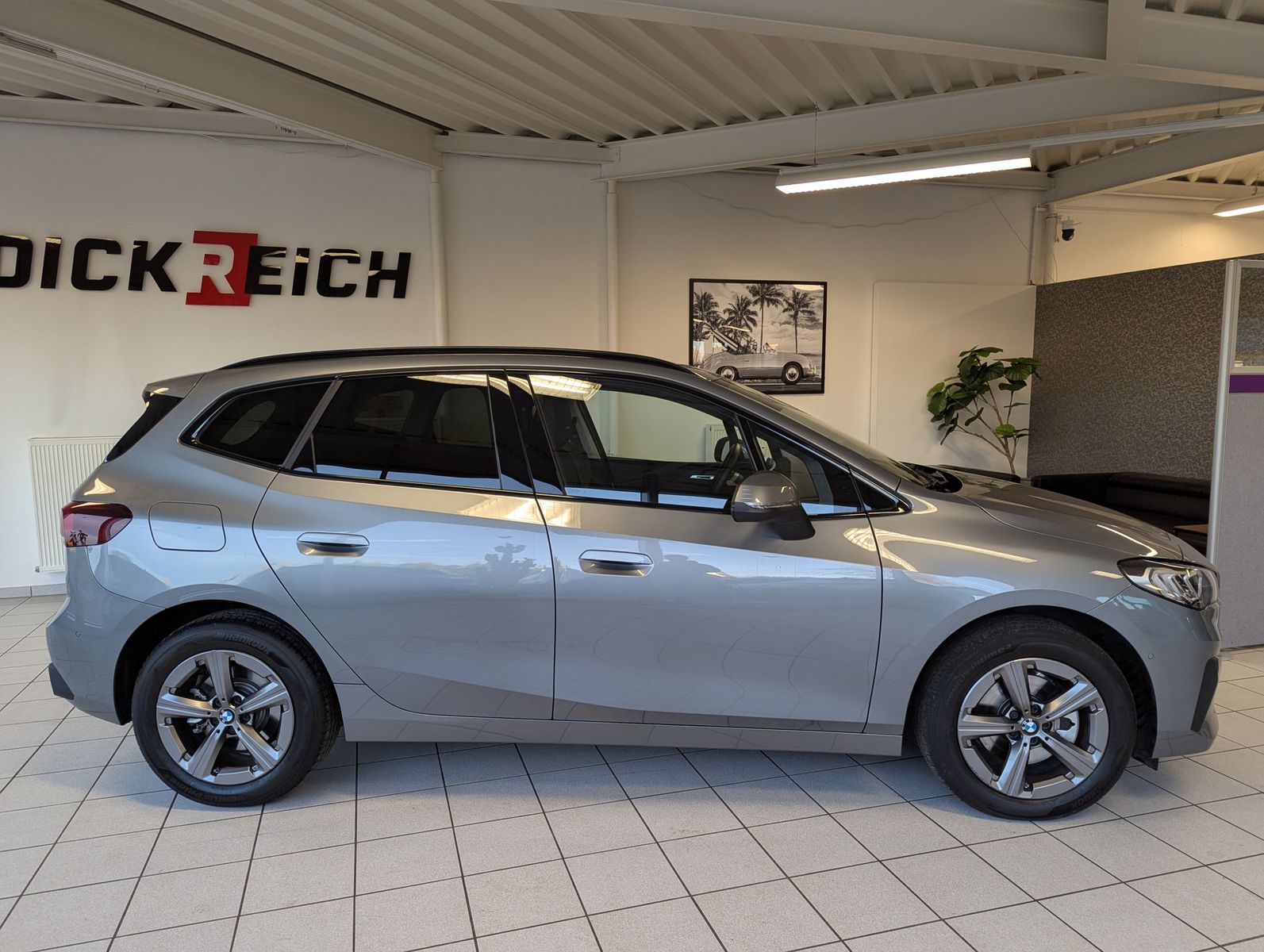 Fahrzeugabbildung BMW 220 Active Tourer i Travel-Paket Panorama AHK