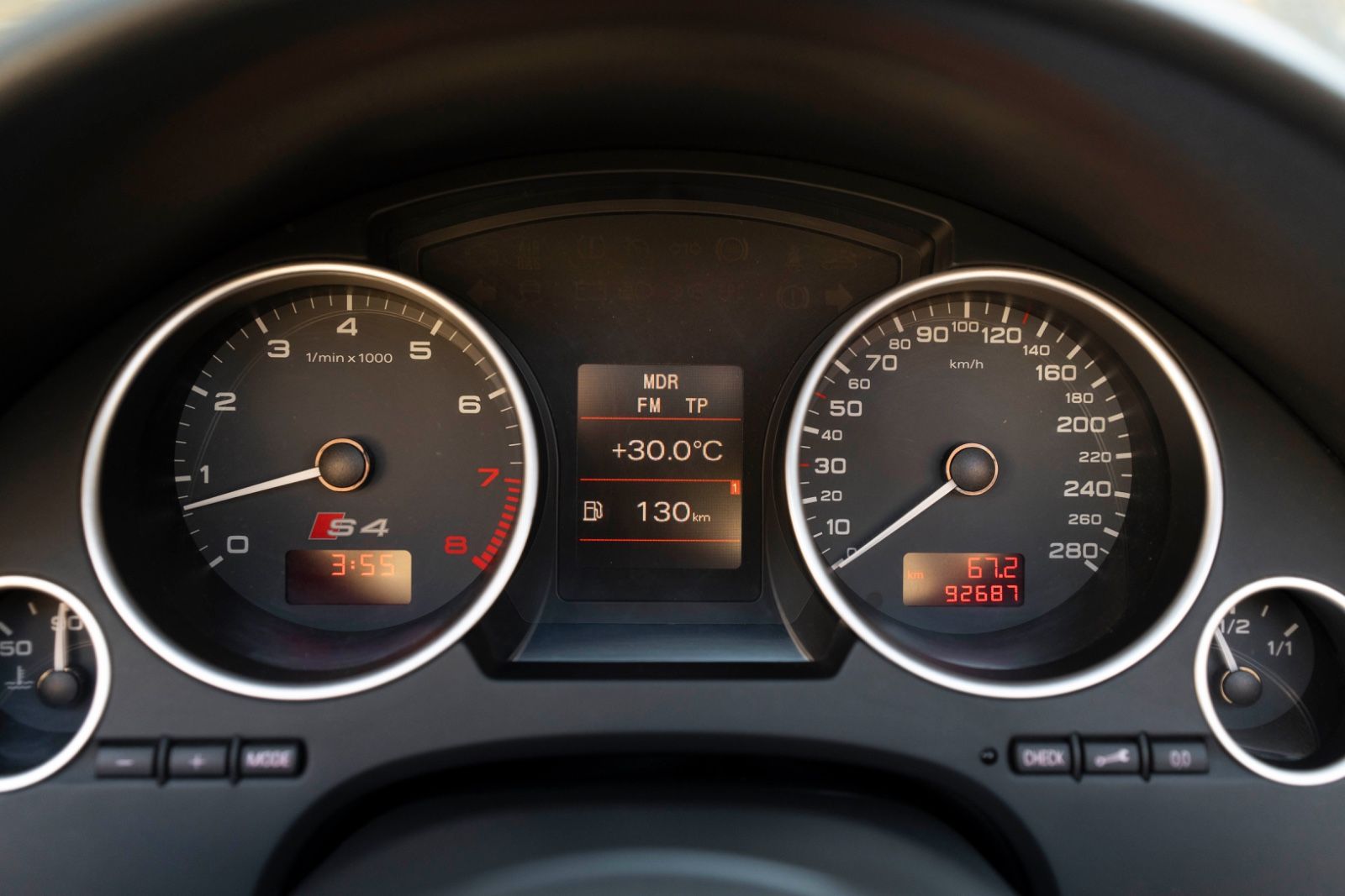 Fahrzeugabbildung Audi S4 Cabriolet 4.2 quattro TEMPOMAT M+S LEDER
