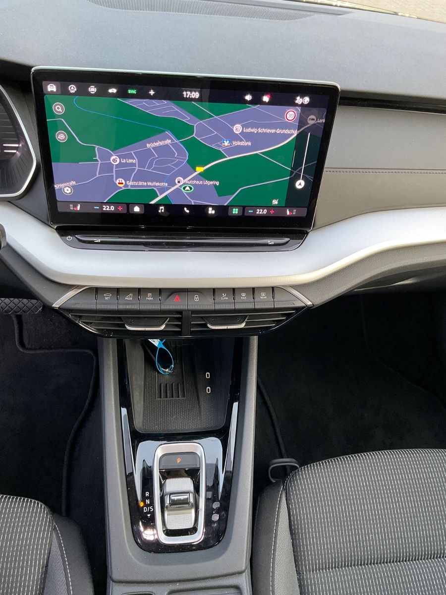 Fahrzeugabbildung SKODA Octavia Combi 2.0 TDI DSG,ACC,AHK,Navi,Kamera