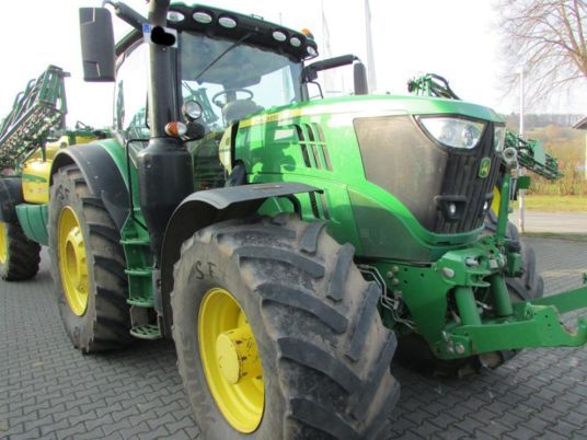 John Deere 6215R  AP40