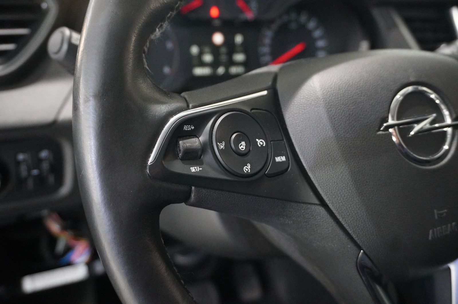 Fahrzeugabbildung Opel Grandland (X) 1.5D  EDIT. NAVI/LED/KAMERA/SH/AHK