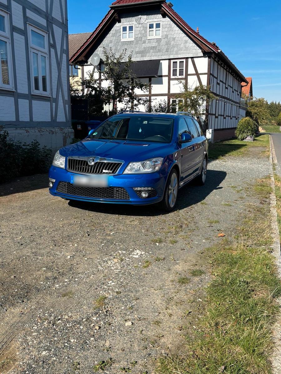 Skoda Octavia 2009 — rear view