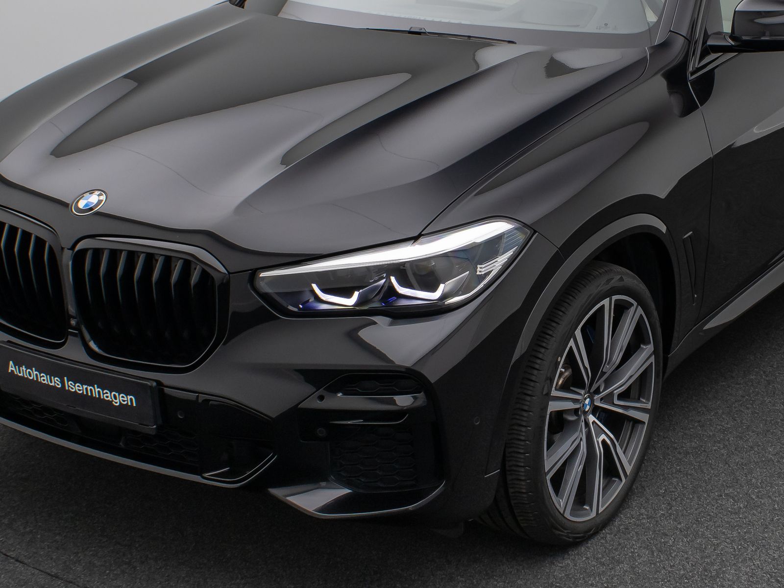 Fahrzeugabbildung BMW X5 xD30d M Sport 360°SoftCl HUD Panorama Belüftu