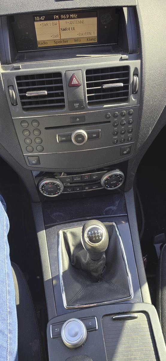 Mercedes-Benz C200 2009 — photo 17