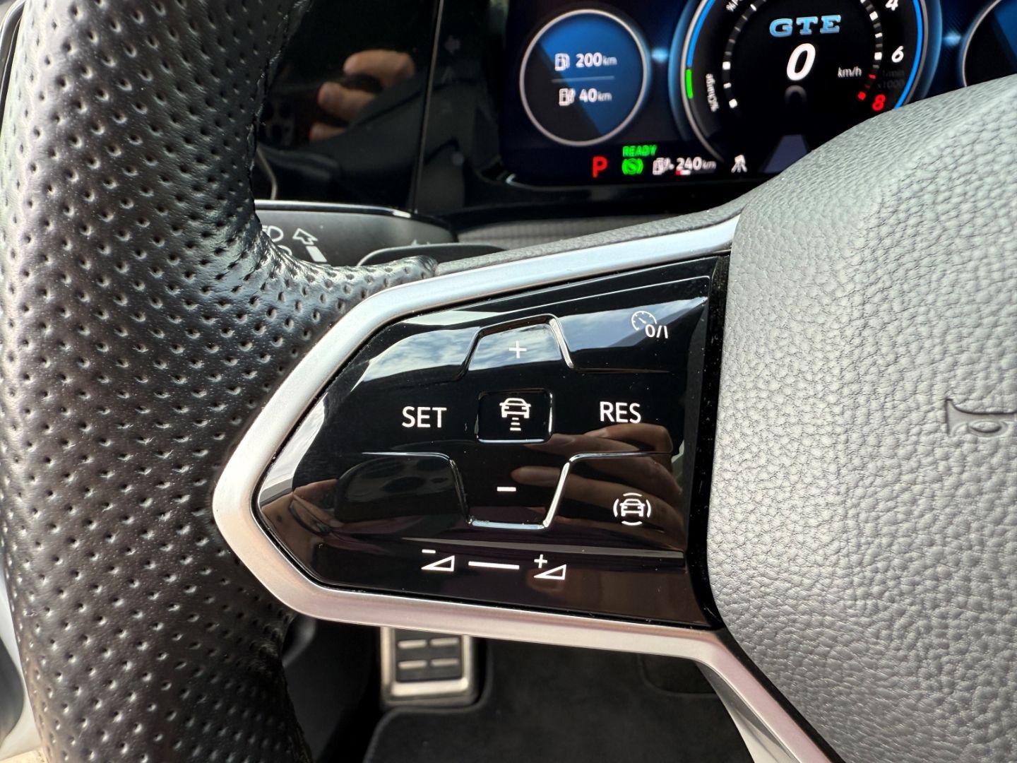VW Golf VIII GTE  Navi LED ACC Carplay 8Fach Alu - Image 14