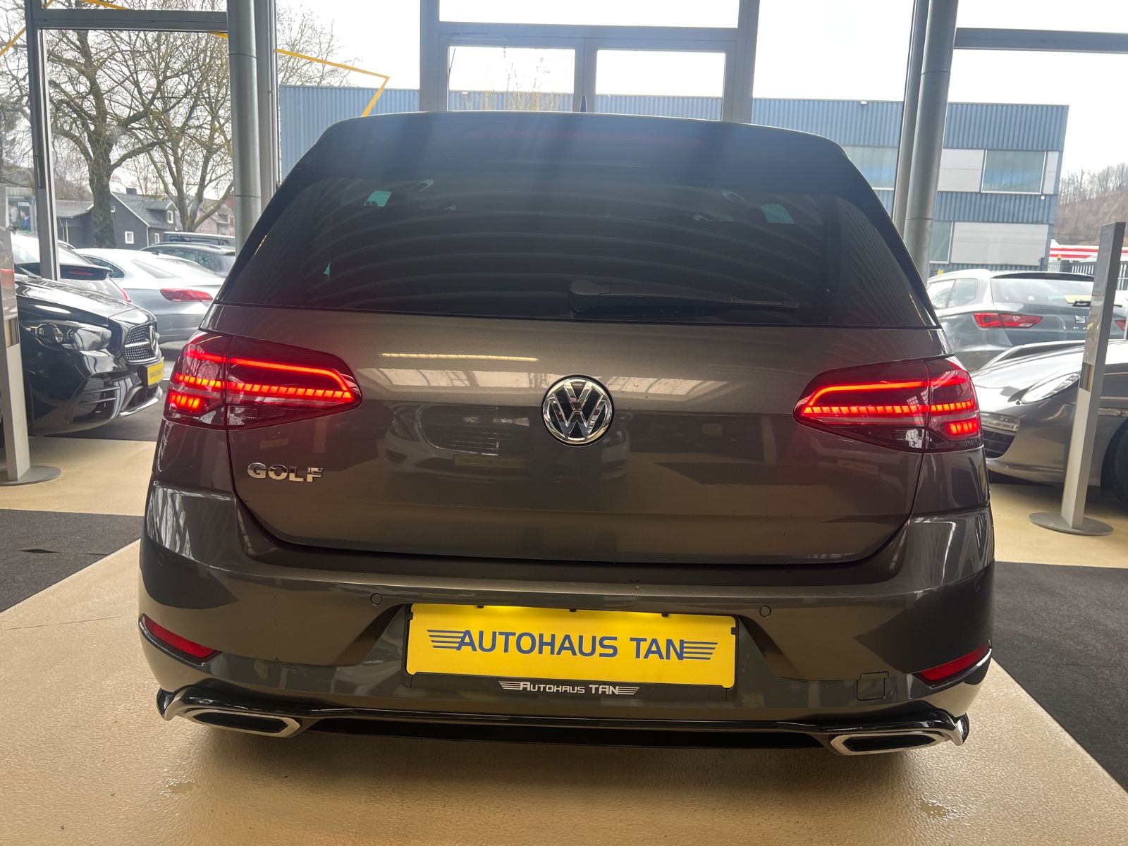 Fahrzeugabbildung Volkswagen Golf VII Lim. 1.5 TSI DSG Join R line *ACC*