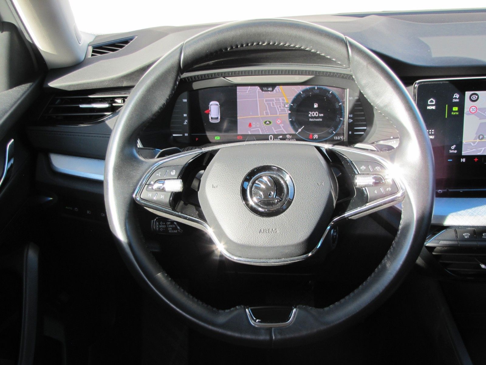 Fahrzeugabbildung SKODA Octavia Combi Tour 2.0 TDI DSG, Standheizung