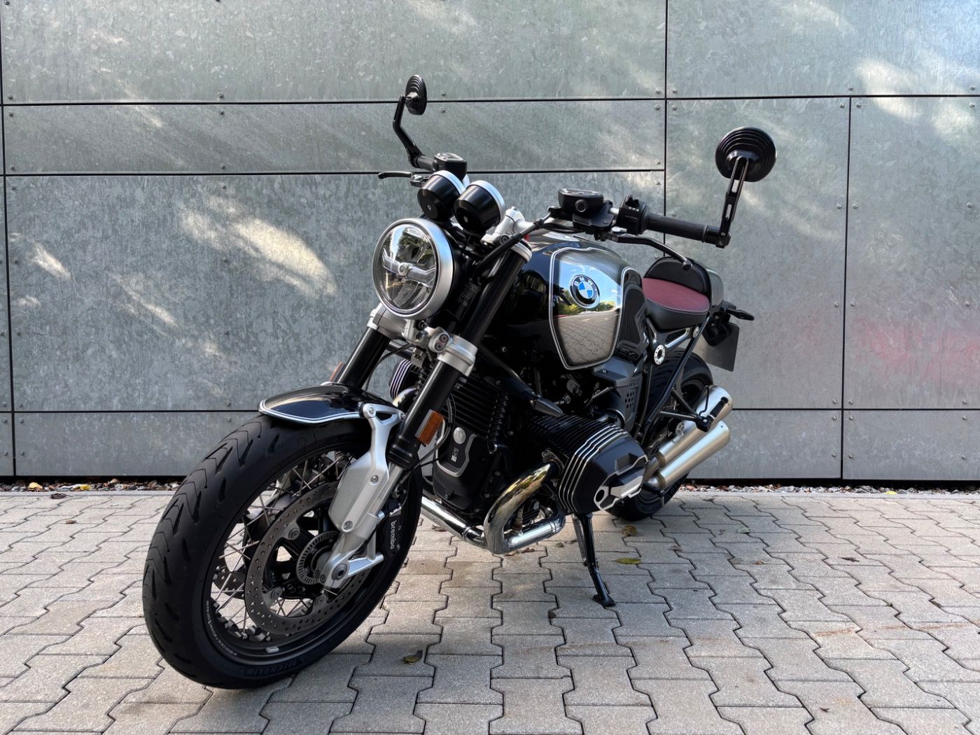 Fahrzeugabbildung BMW R nine T 100 Jahre Edition Oil Inclusive