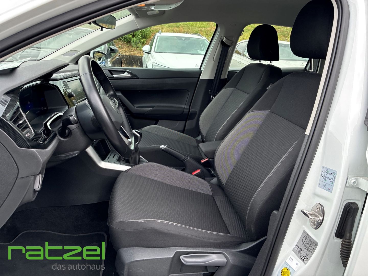 Fahrzeugabbildung Volkswagen Polo VI Life 1.0 Digitales Cockpit App Connect D