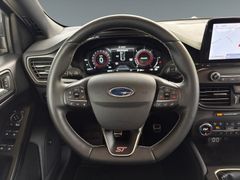 Fahrzeugabbildung Ford Focus Turnier ST - LED*HUD*19"LM*Pano*Kamera*B&O