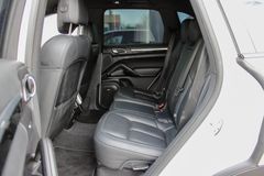 PORSCHE Cayenne S Diesel/ LUFTFAHR. PASM / PDLS+/ BOSE PORSCHE Cayenne S Diesel/ LUFTFAHR. PASM / PDLS+/ BOSE