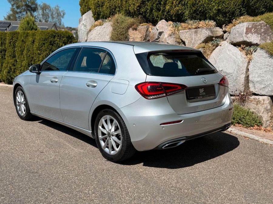 Mercedes-Benz A 200 LED LIVE TRAFFIC MBUX INDUKTION PARK ASS foto 4