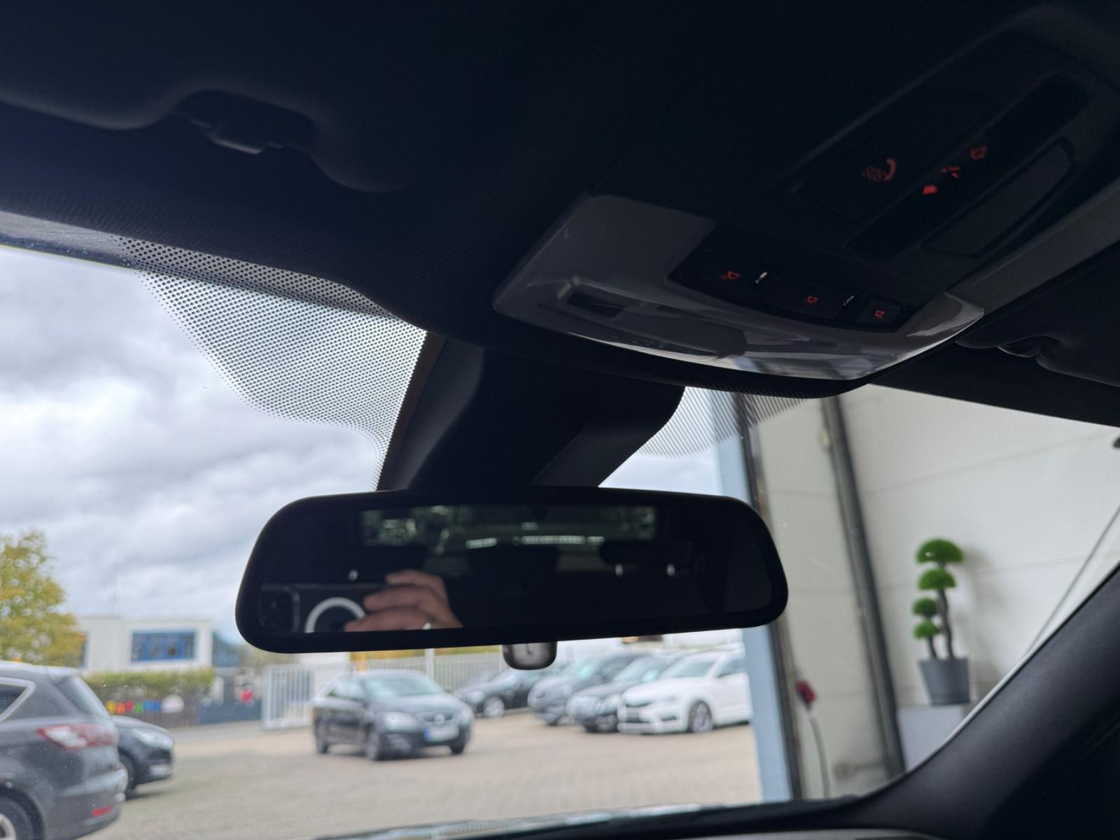 BMW 320 d*SPORT*AUTO*PANO*NAVI*CAM*HUD*BI-XN*LED*TMP