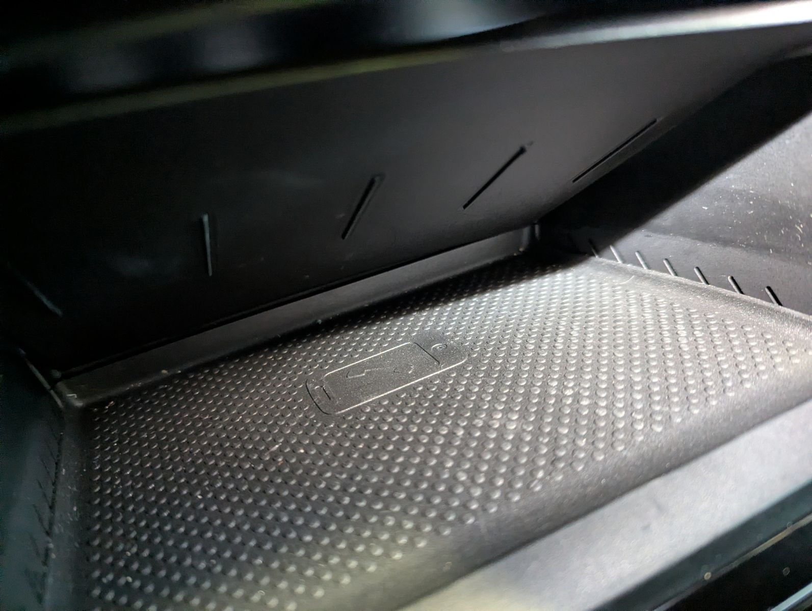 VW Touran 2.0 DSG R-Line High. Pano 7-Si IQ.Dri AHK - Image 31