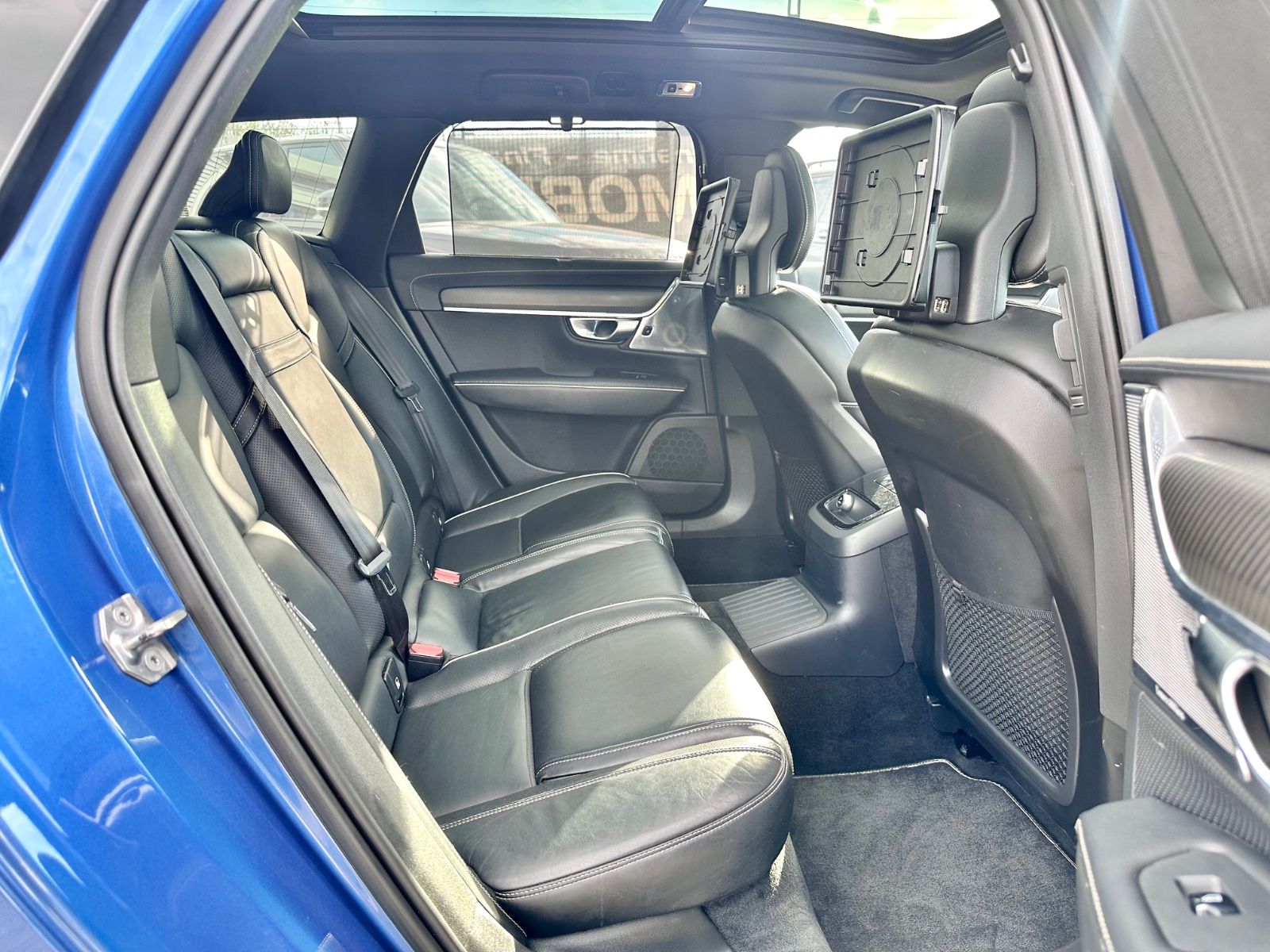 Fahrzeugabbildung Volvo V90 KOMBI T8 R-DESIGN HYBRID AWD*AHK+VOLL+MOD.19