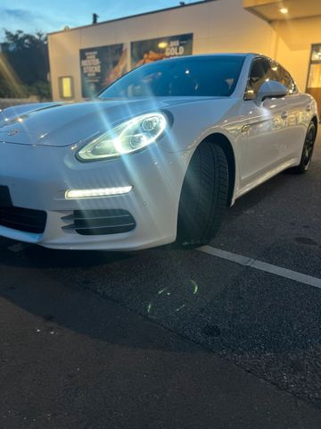 Porsche Panamera 4S 3.0