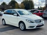 Mercedes-Benz B 180 Garantie *AHK. *Navi *Bi Xenon *Hu Neu