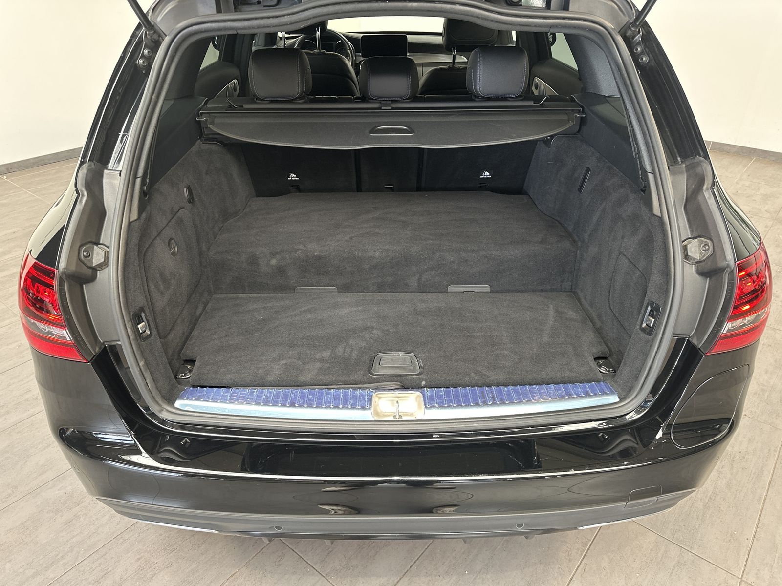 Fahrzeugabbildung Mercedes-Benz C 300de T AMG-Line NAV+LED+KAM+BURMESTER+CARPLAY