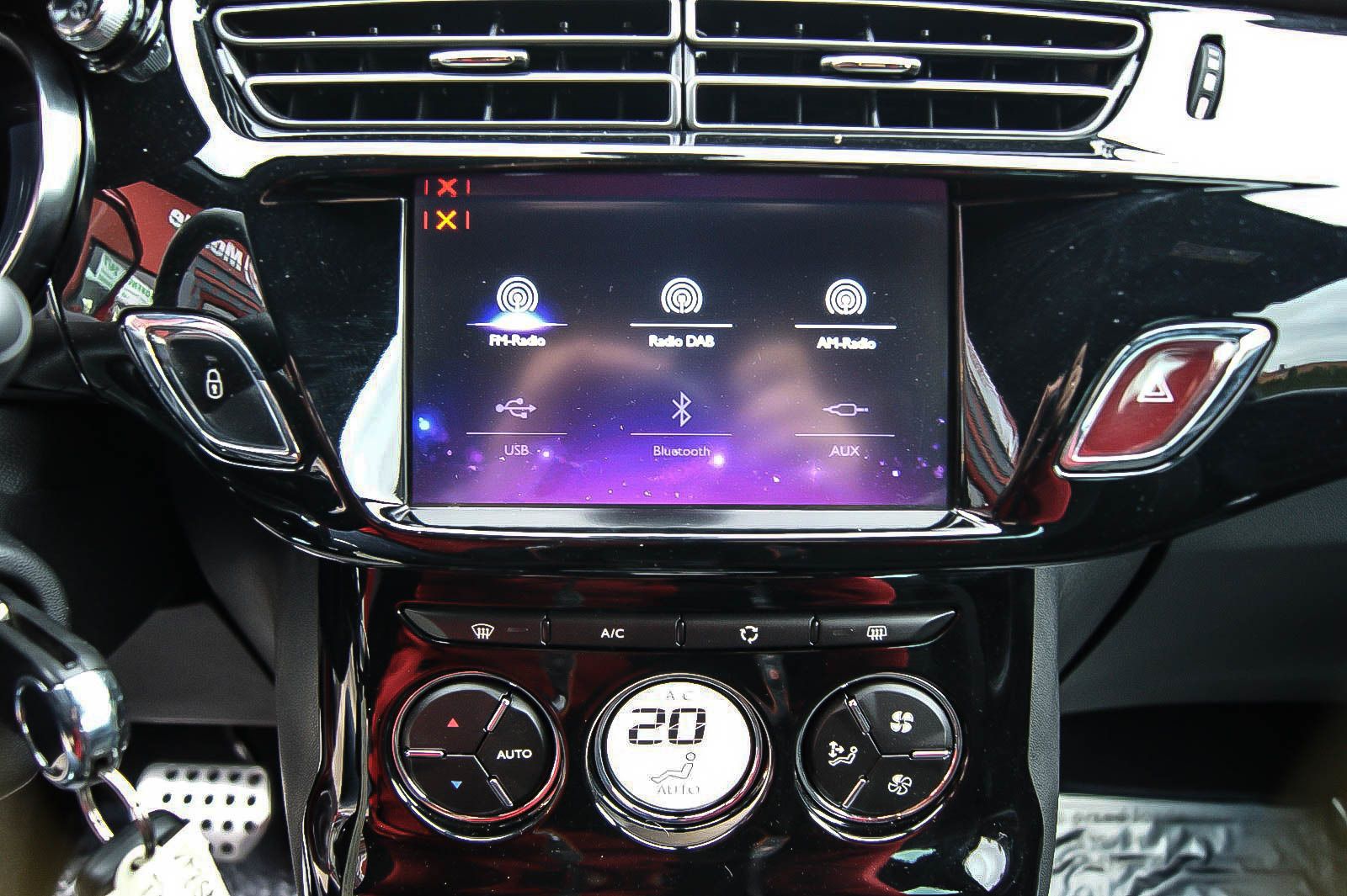 Fahrzeugabbildung Andere DS 3 SportChic Automatik LED VISION STYLE-PAKET