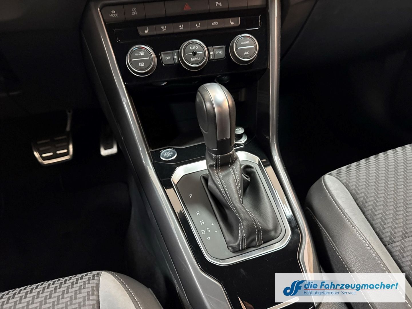 Fahrzeugabbildung Volkswagen T-Roc R-LINE Sportpaket ab.AHK Navi Digi.Cockpit