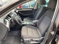 Passat Variant-Sitzh.-Tempomat- Navi- Automatik!