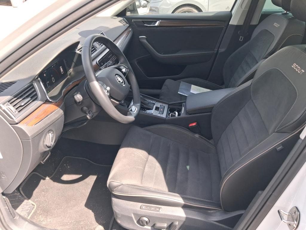 Fahrzeugabbildung SKODA Superb Combi 2.0 TDI Scout Final Edt./AHK/PANO/