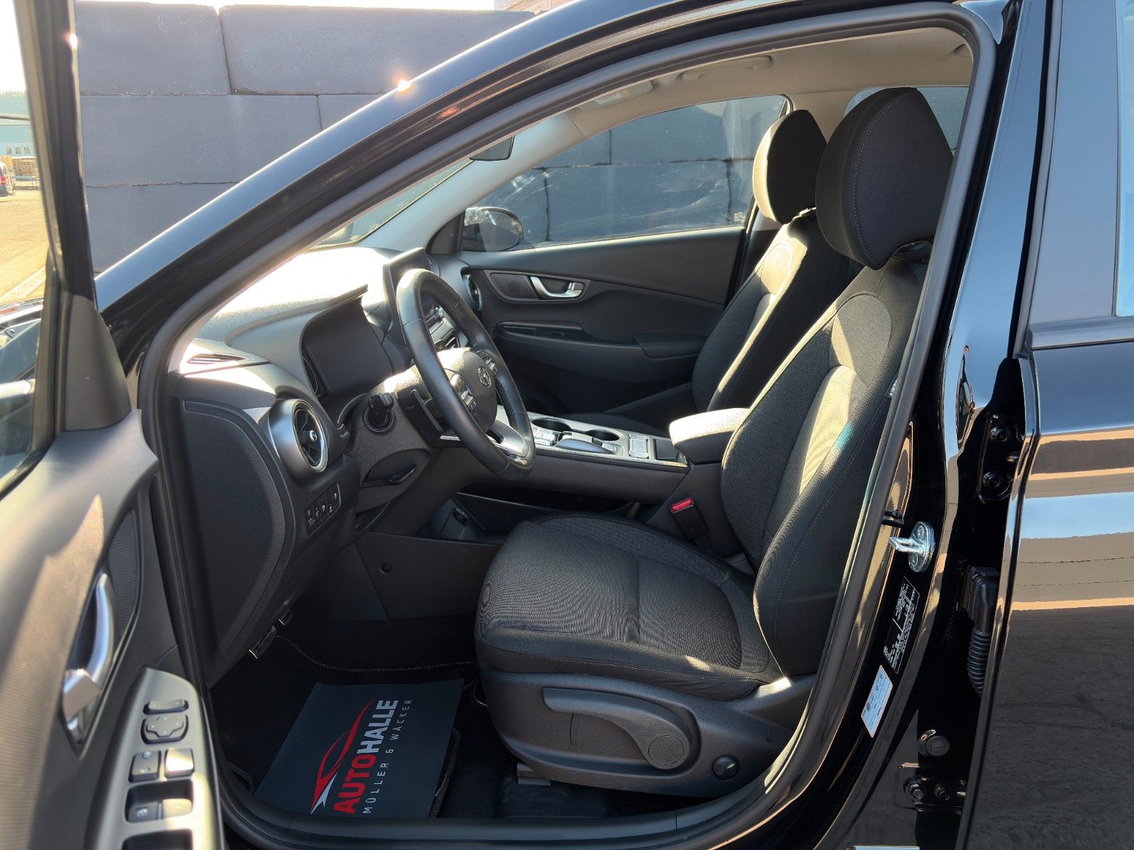 Fahrzeugabbildung Hyundai KONA E Select 39kW ACC LKA LFA CarPlay SHZ LHZ