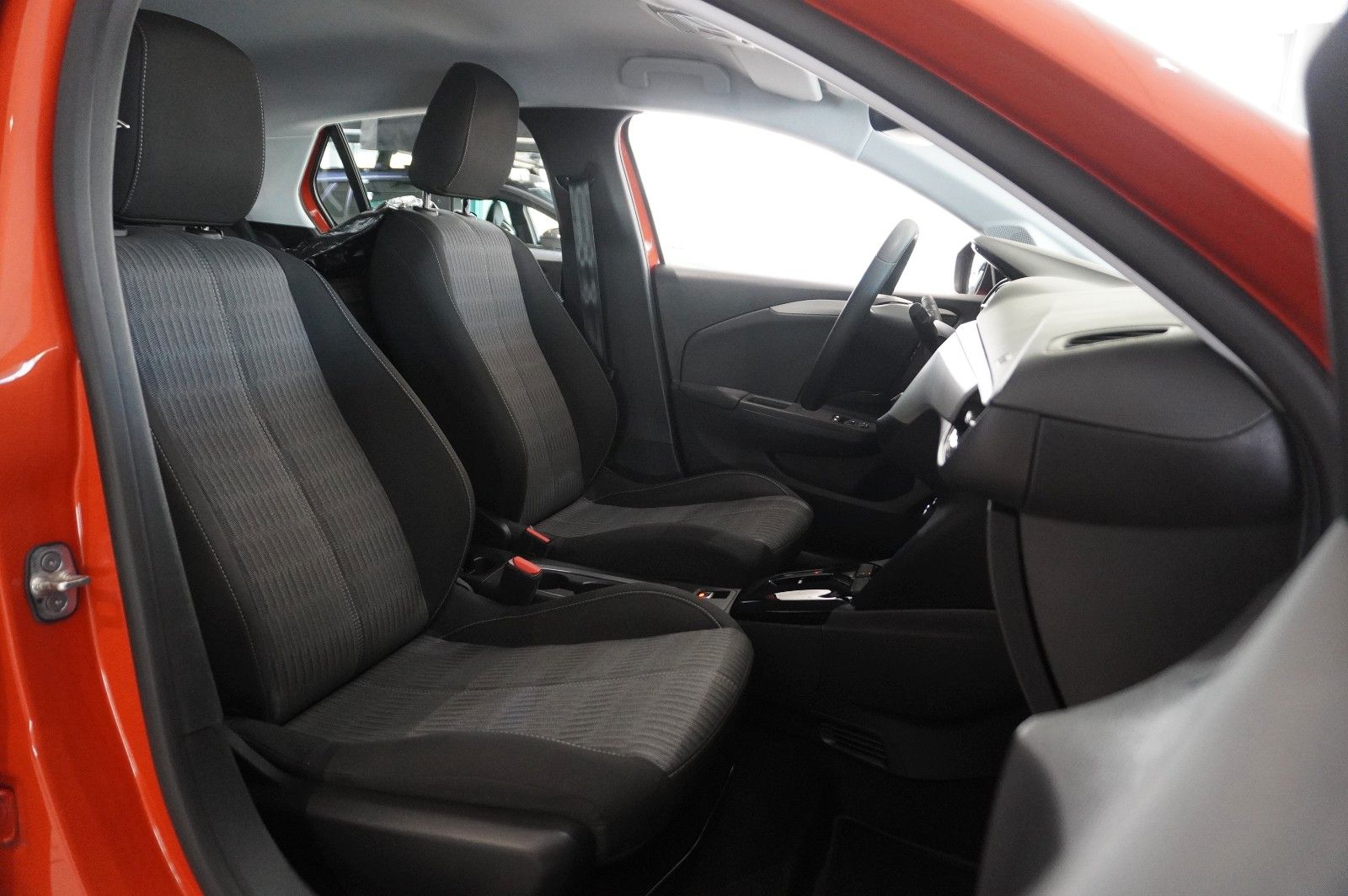 Fahrzeugabbildung Opel Corsa-e F EDITION 7KW NAVI/VIRT/DAB/TEMP/WÄRMEP