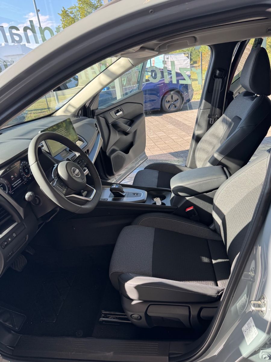 Fahrzeugabbildung Nissan Qashqai 1.3 DIG-T Xtronic N-Connecta/sofort