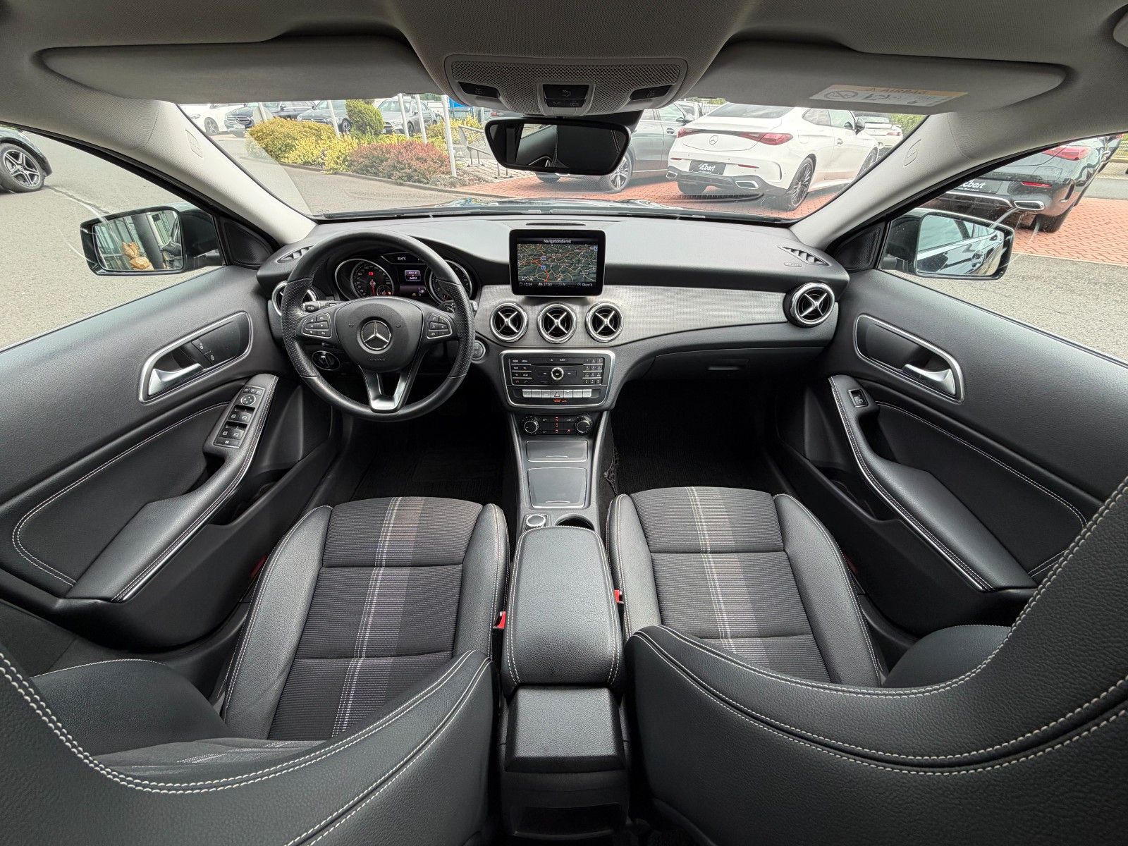 Fahrzeugabbildung Mercedes-Benz GLA 200 Progressive+RKamera+TotW+CarPlay+LED