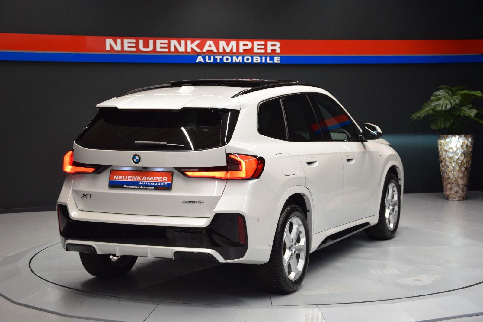 Fahrzeugabbildung BMW X1 18i sDrive M Sport H&k Panorama ACC Ambiente