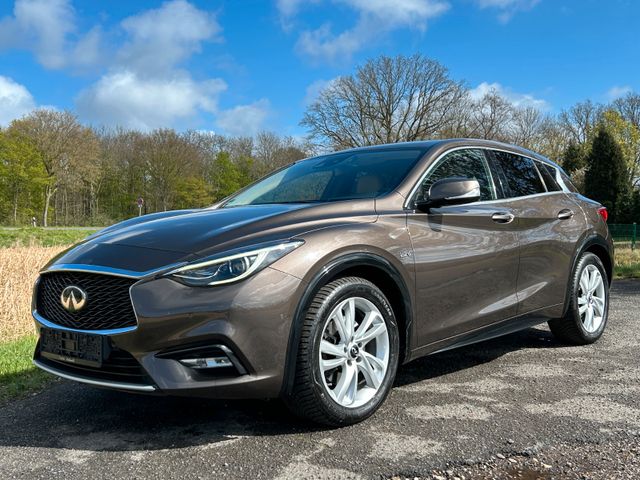 INFINITI Q30