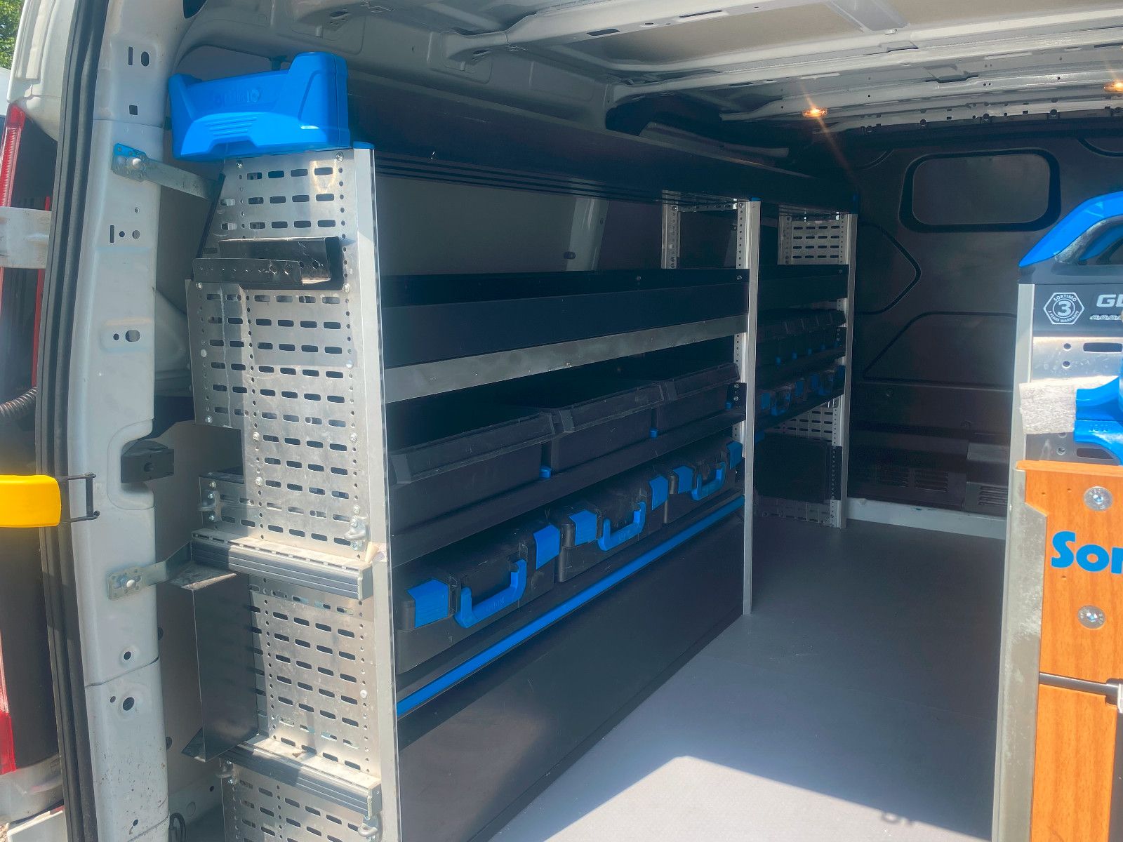Fahrzeugabbildung Ford Transit Custom Kasten 300 L2 Trend,AHK,Regale