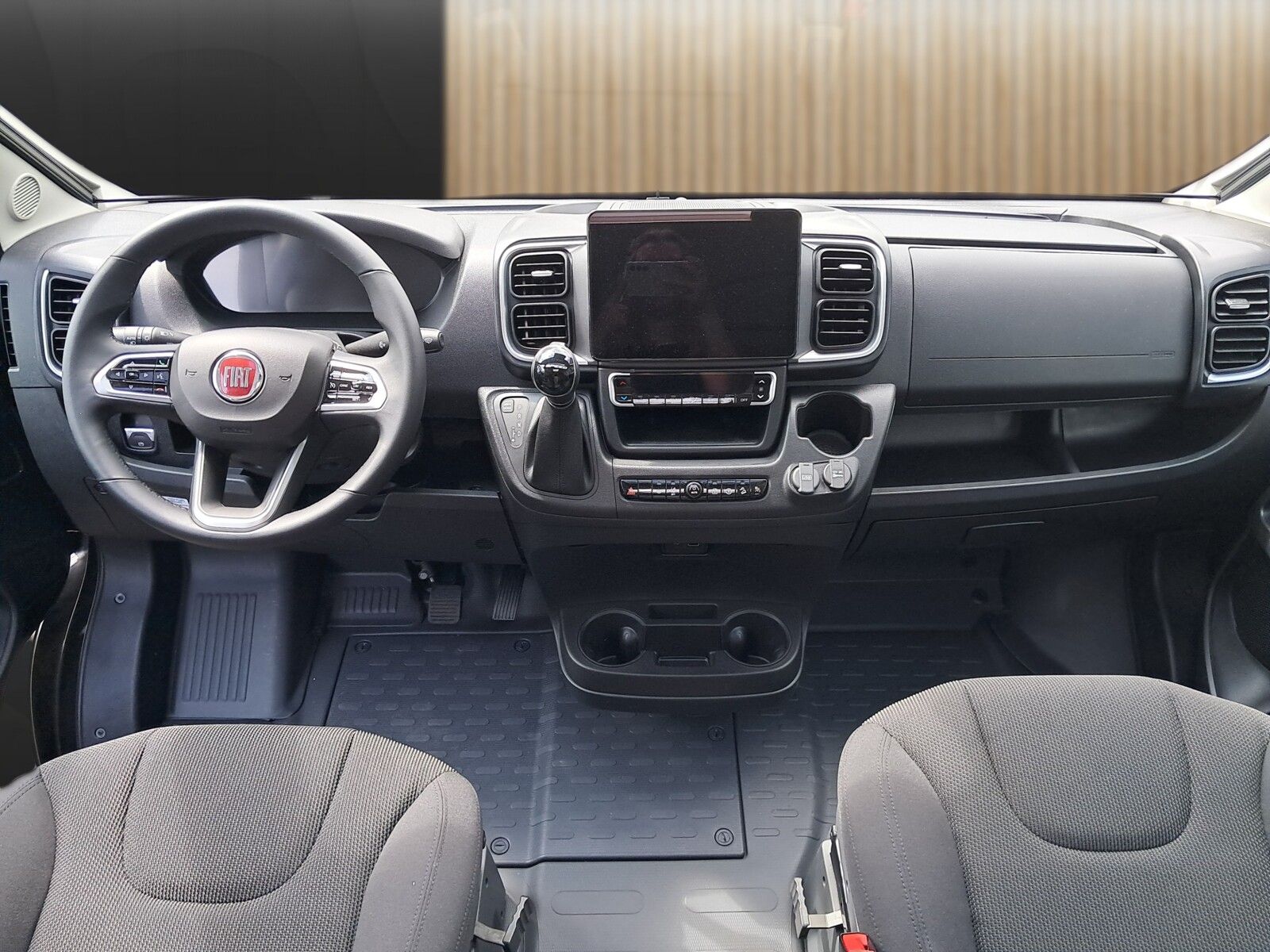 Fahrzeugabbildung Westfalia Columbus 640 E 180 PS Automatik 4.25 t Skyview