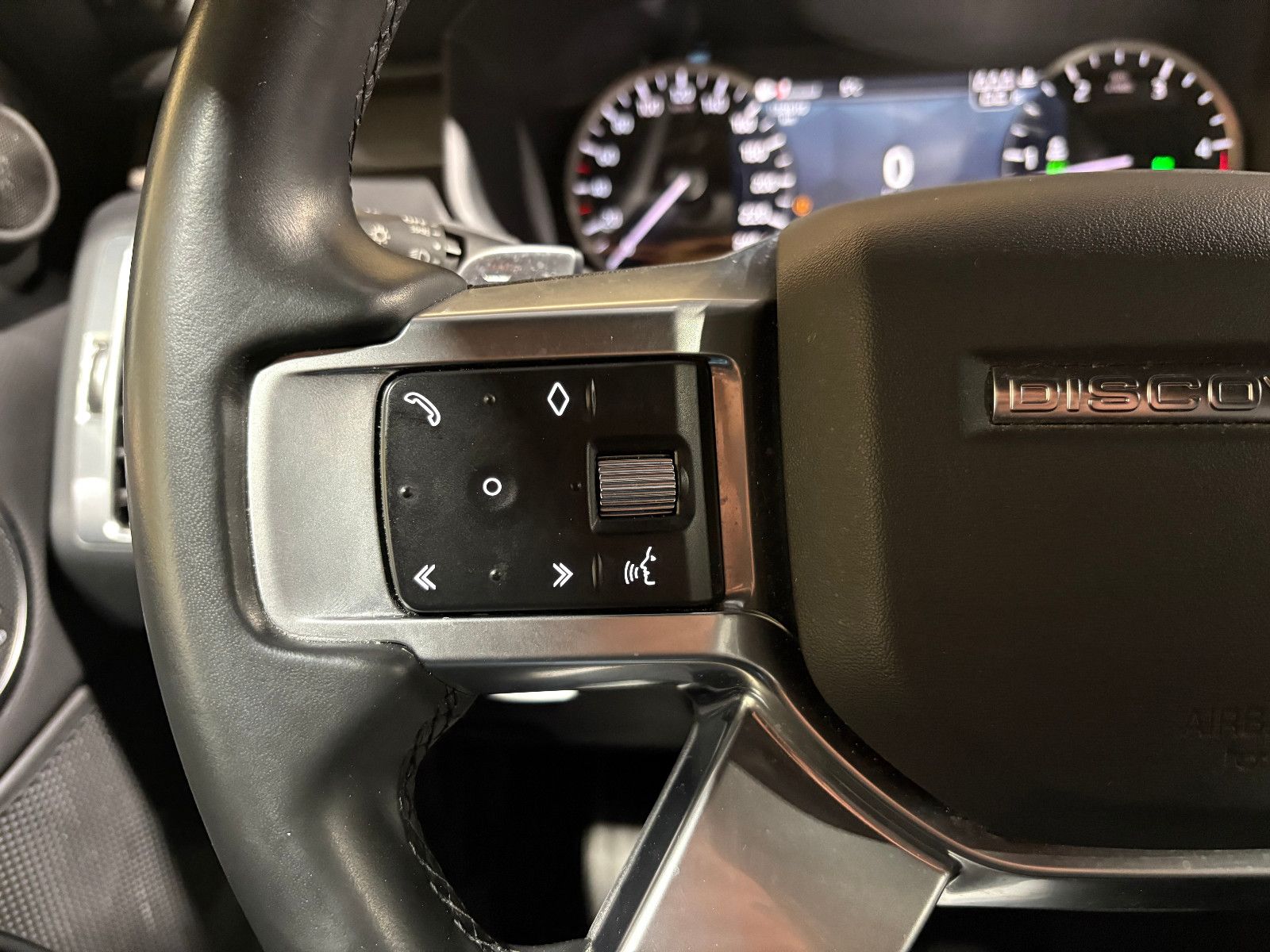 Fahrzeugabbildung Land Rover Discovery 5 R-Dynamic SE AWD/7-SITZER/360''KAM