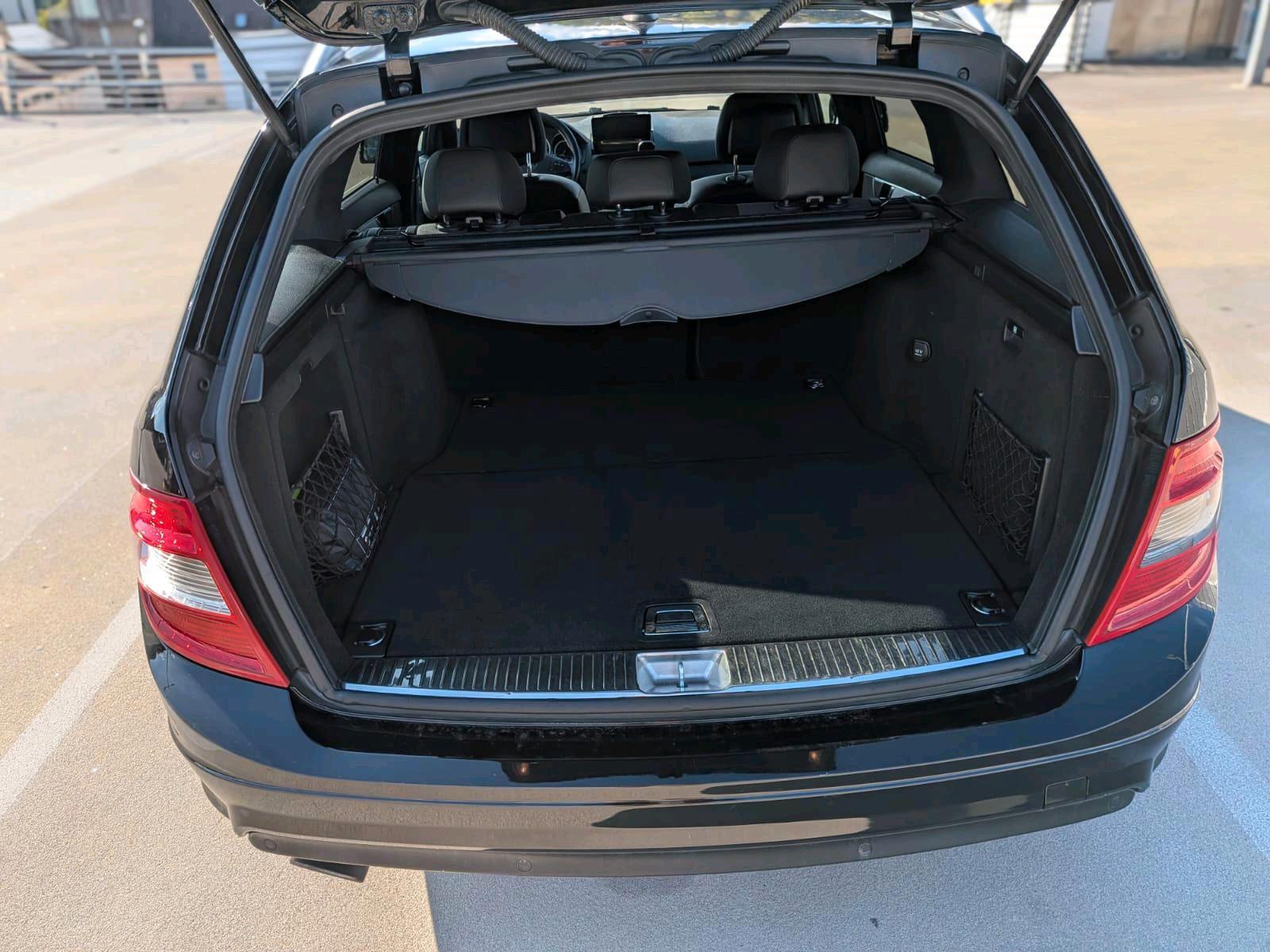 Mercedes-Benz C200 2011 — photo 8