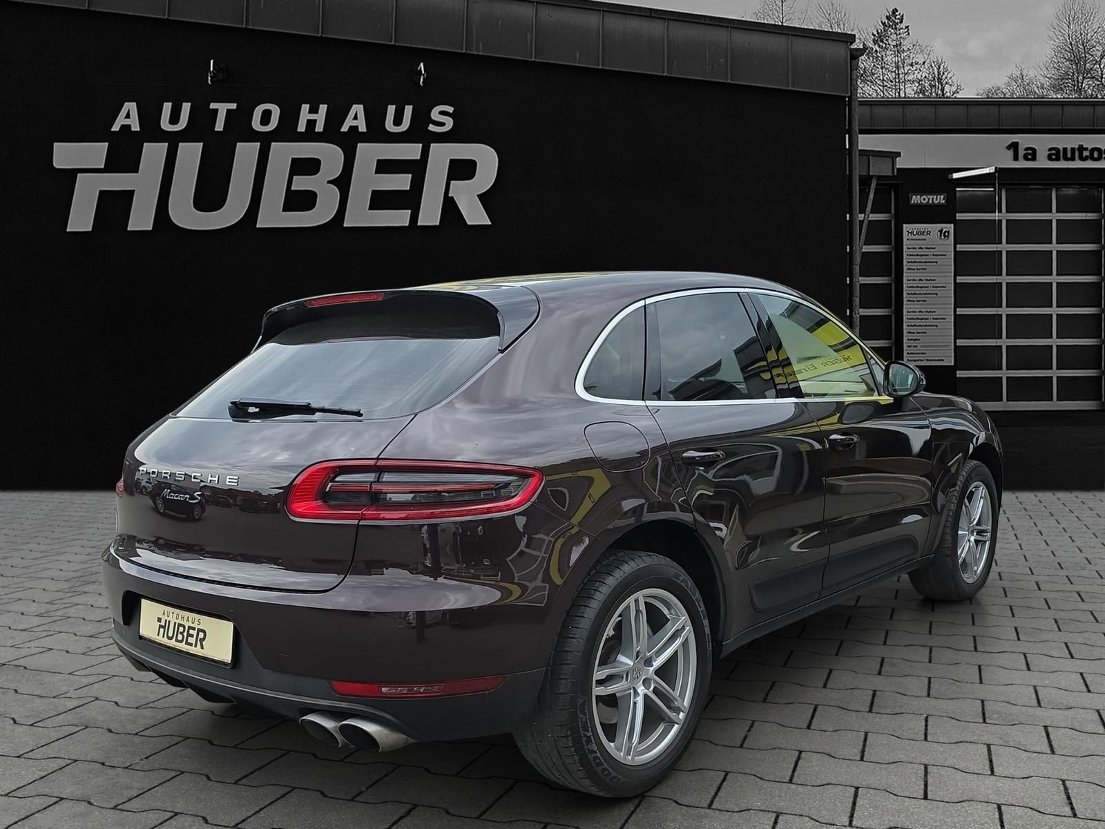 PORSCHE Macan